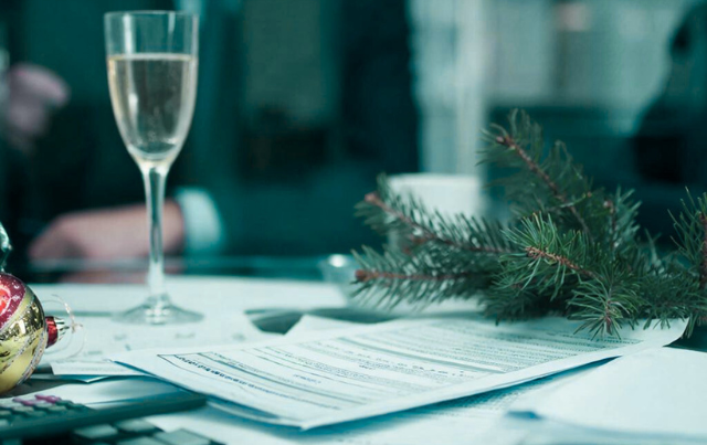 Новогодние корпоративы под прицелом ФНС: налоговые риски для бизнеса